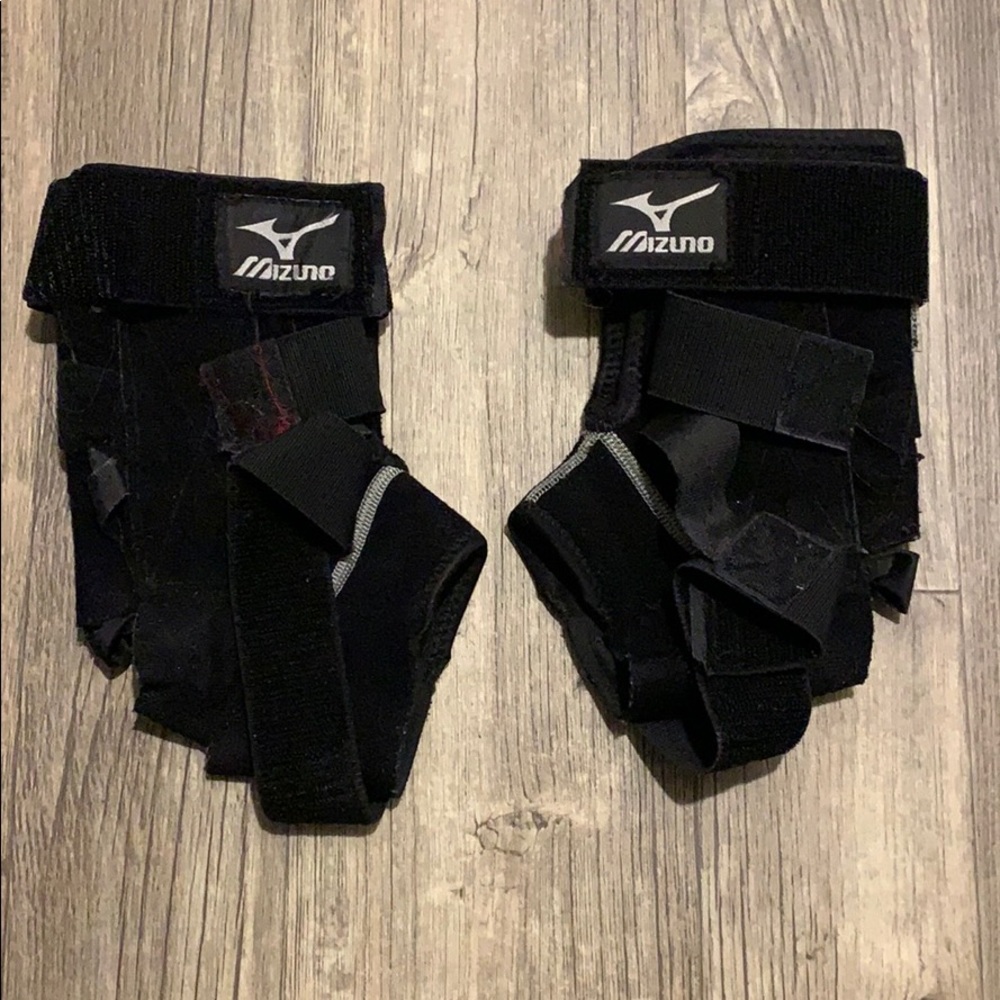 Right & left Mizuno Ankle braces